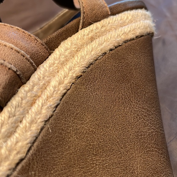 New without box 7.5 leather wedges - Picture 3 of 9